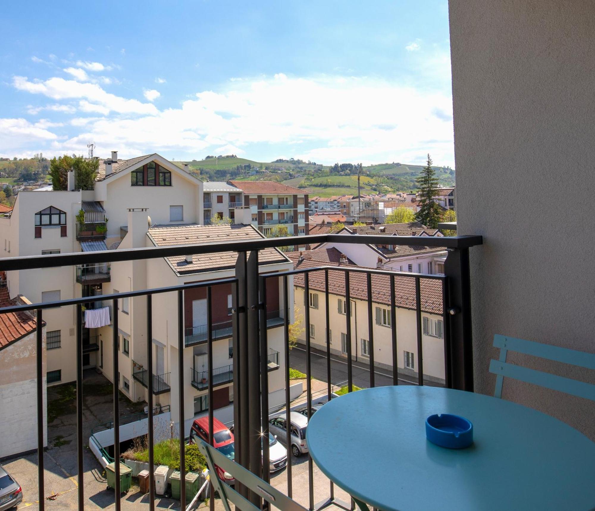 Vinhome Bilocale Con Garage Privato Alba Centro Kültér fotó